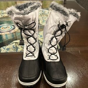 Totes Stylish Winter Boots with Faux Fur Trim